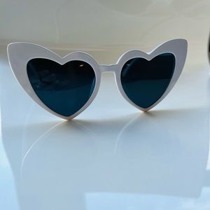 White Heart Sunglasses – Cute & Trendy Fashion Accessory San Valentine’s Day